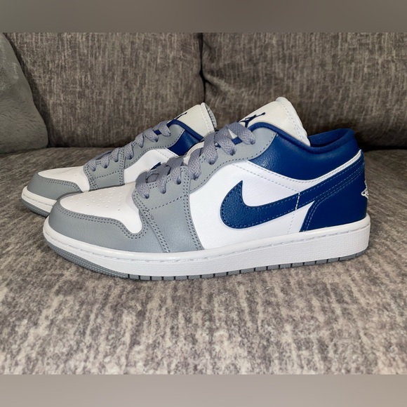 WMNS AIR JORDAN 1 LOW - Picture 3 of 5